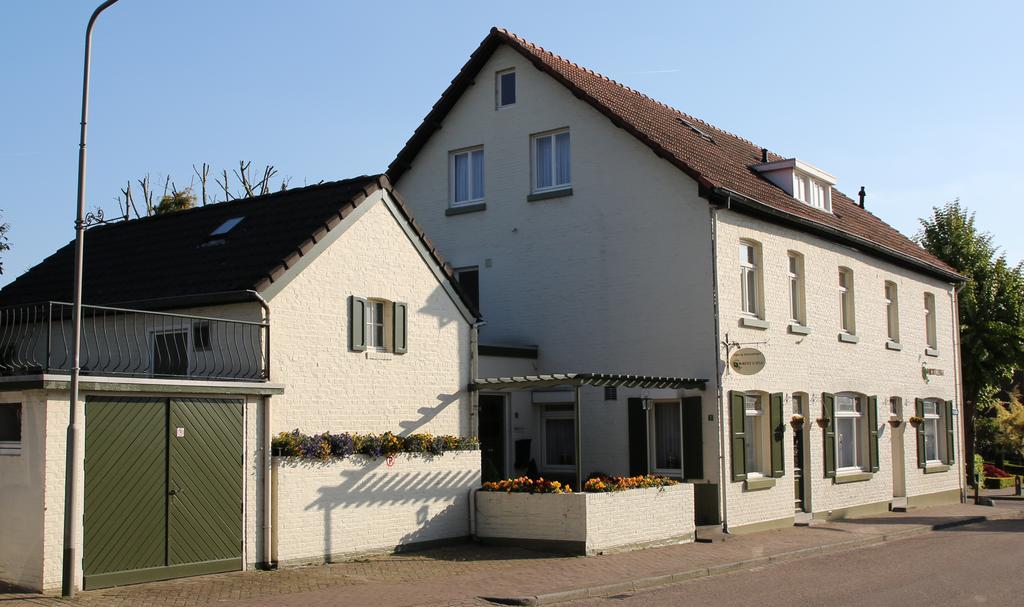 Walnut Lodge Bed & Breakfast Noorbeek Bagian luar foto